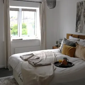 Charming 2 Bed House - Family Friendly Nottingham