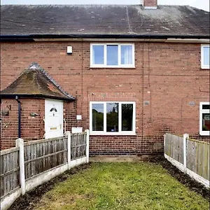 Spacious 3 Bedroom House In Nottingham