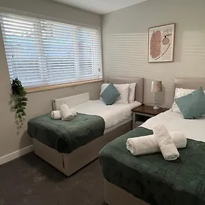 Immaculate Newly Refurbished 4 Bed House Nottingham