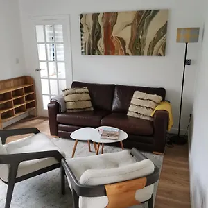 Contemporary 3 Bedroom House With Garden And Private Parking Nottingham
