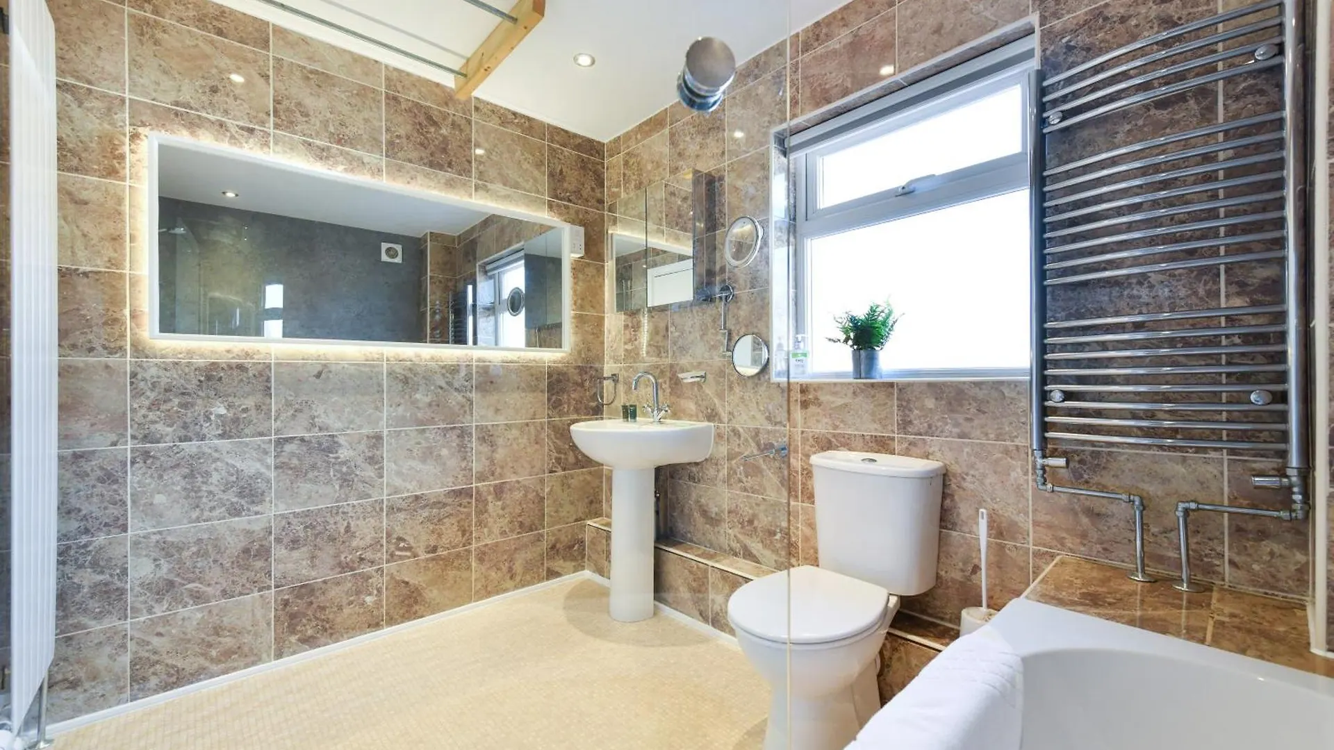 Morgan House- 4 Bed House, Near Nottingham Trent Uni Villa Holiday home