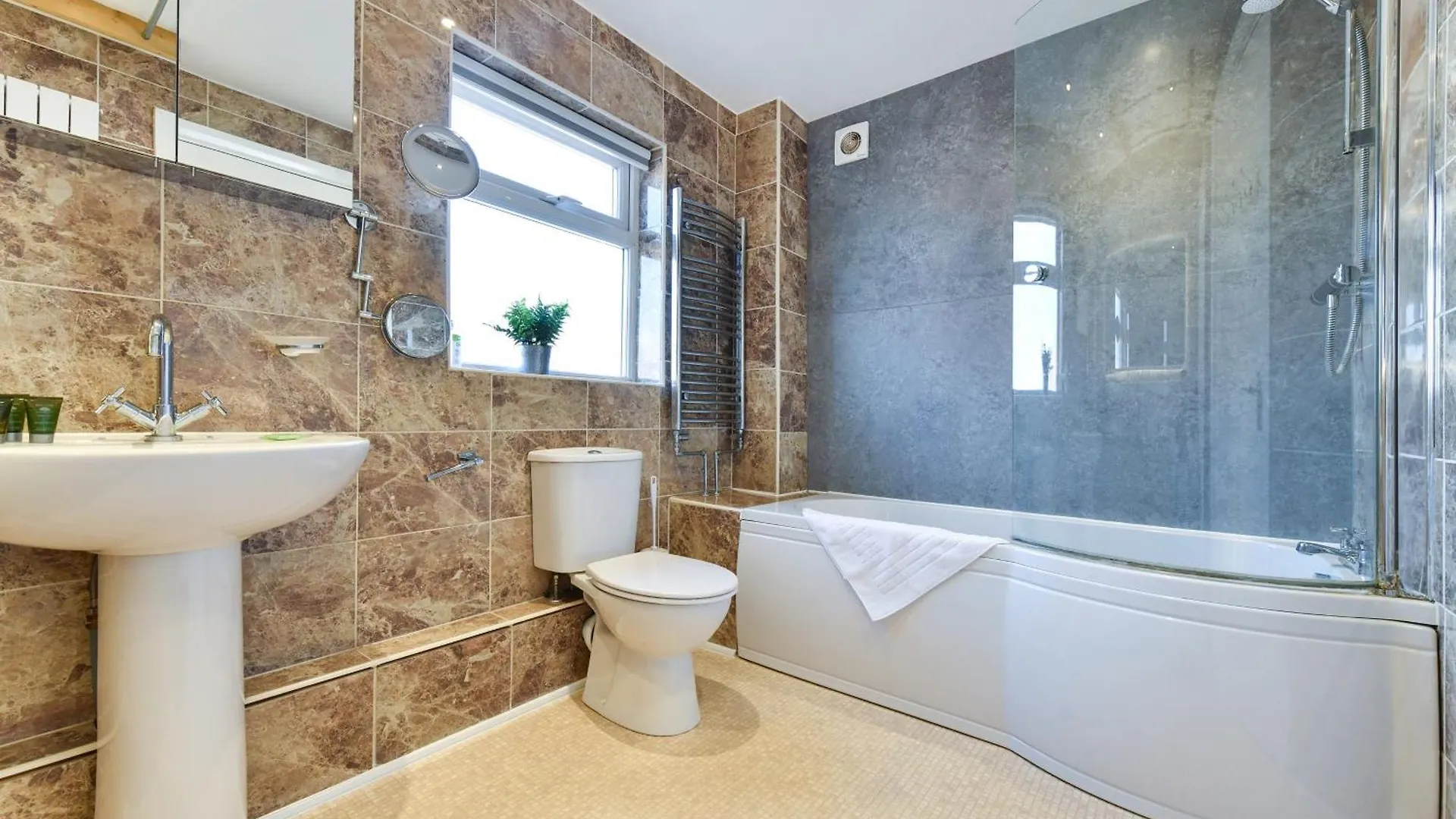 Morgan House- 4 Bed House, Near Nottingham Trent Uni Villa 0*,